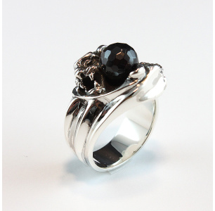 Panthers Grip Garnet Globe Sterling Silver Ring