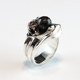 Panthers Grip Garnet Globe Sterling Silver Ring